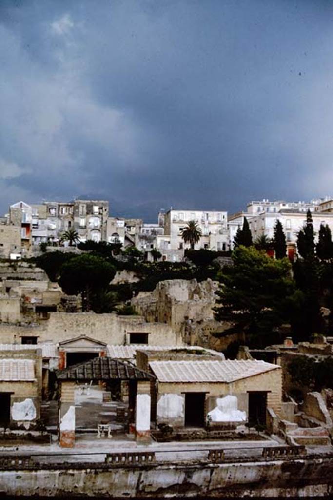 IV.21, Herculaneum. 1964. Looking north. Photo by Stanley A. Jashemski.
Source: The Wilhelmina and Stanley A. Jashemski archive in the University of Maryland Library, Special Collections (See collection page) and made available under the Creative Commons Attribution-Non-Commercial License v.4. See Licence and use details.
J64f1441